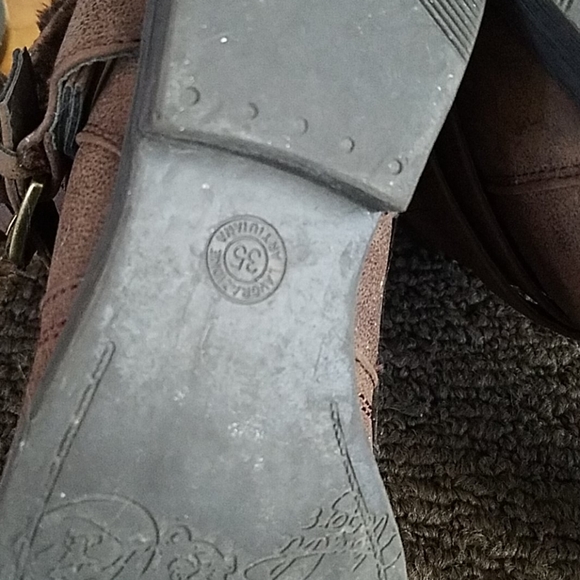 Boots - Picture 6 of 6